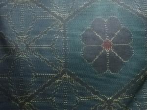 アンティーク　花亀甲模様織り出し本場泥大島紬着物